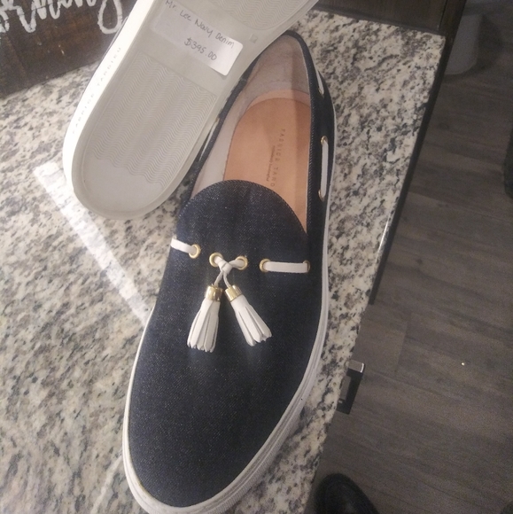 Shoes - Picture 1 of 3